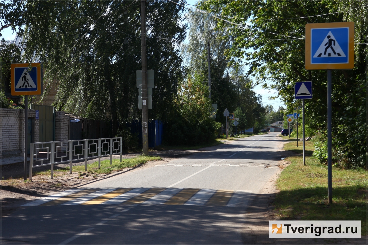 На улицах Твери установят дополнительные светофоры и пешеходные ограждения