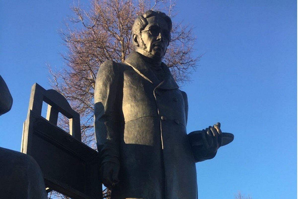 В Тверской области еще один памятник пострадал от рук вандалов.
