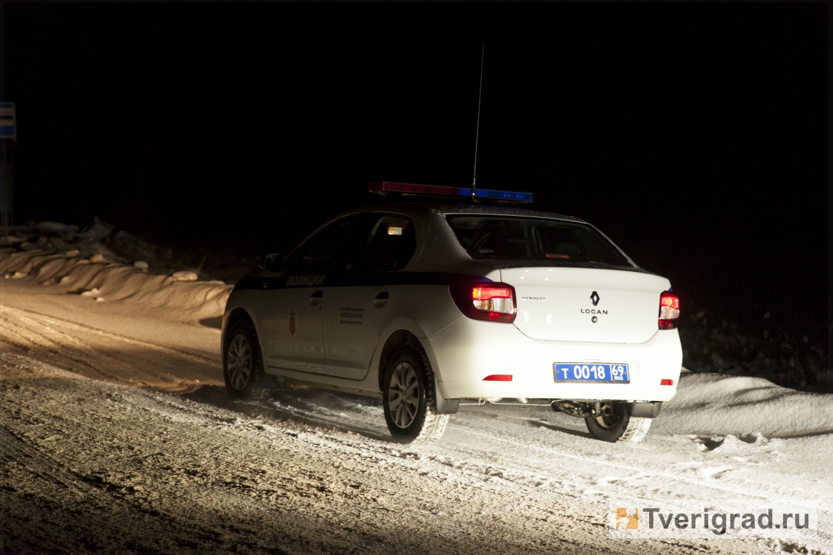 В Кувшиновском районе автомобиль съехал с дороги и опрокинулся: есть пострадавший