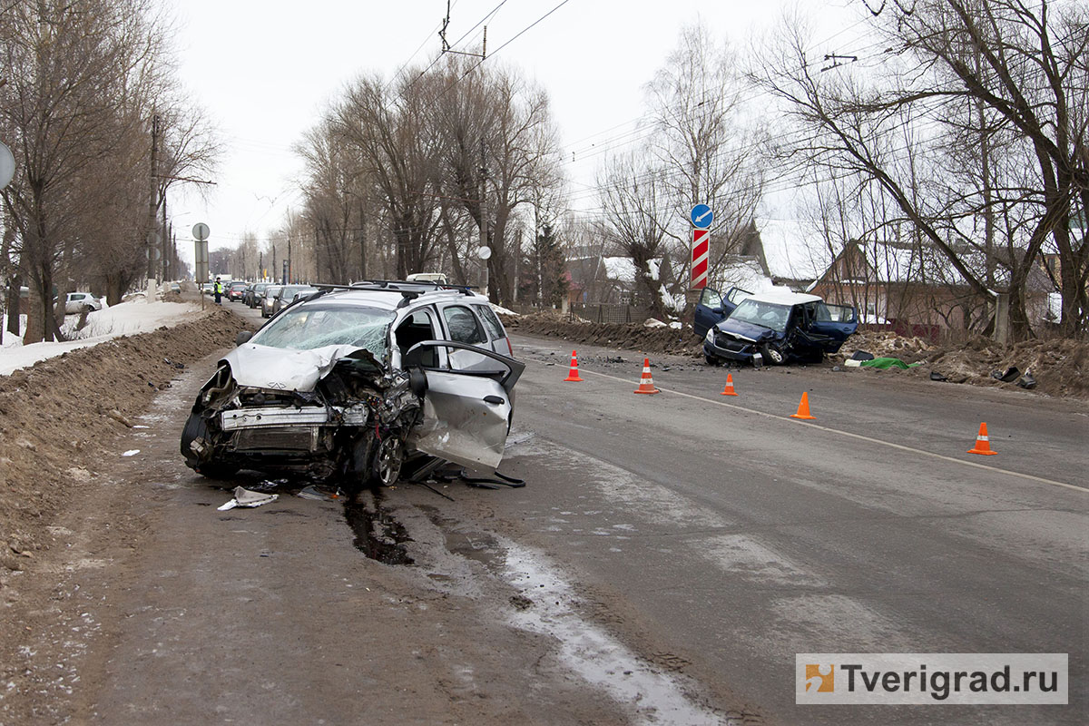 В Твери возбудили уголовное дело после ДТП на Московском шоссе, в котором два человека погибли и пятеро пострадали