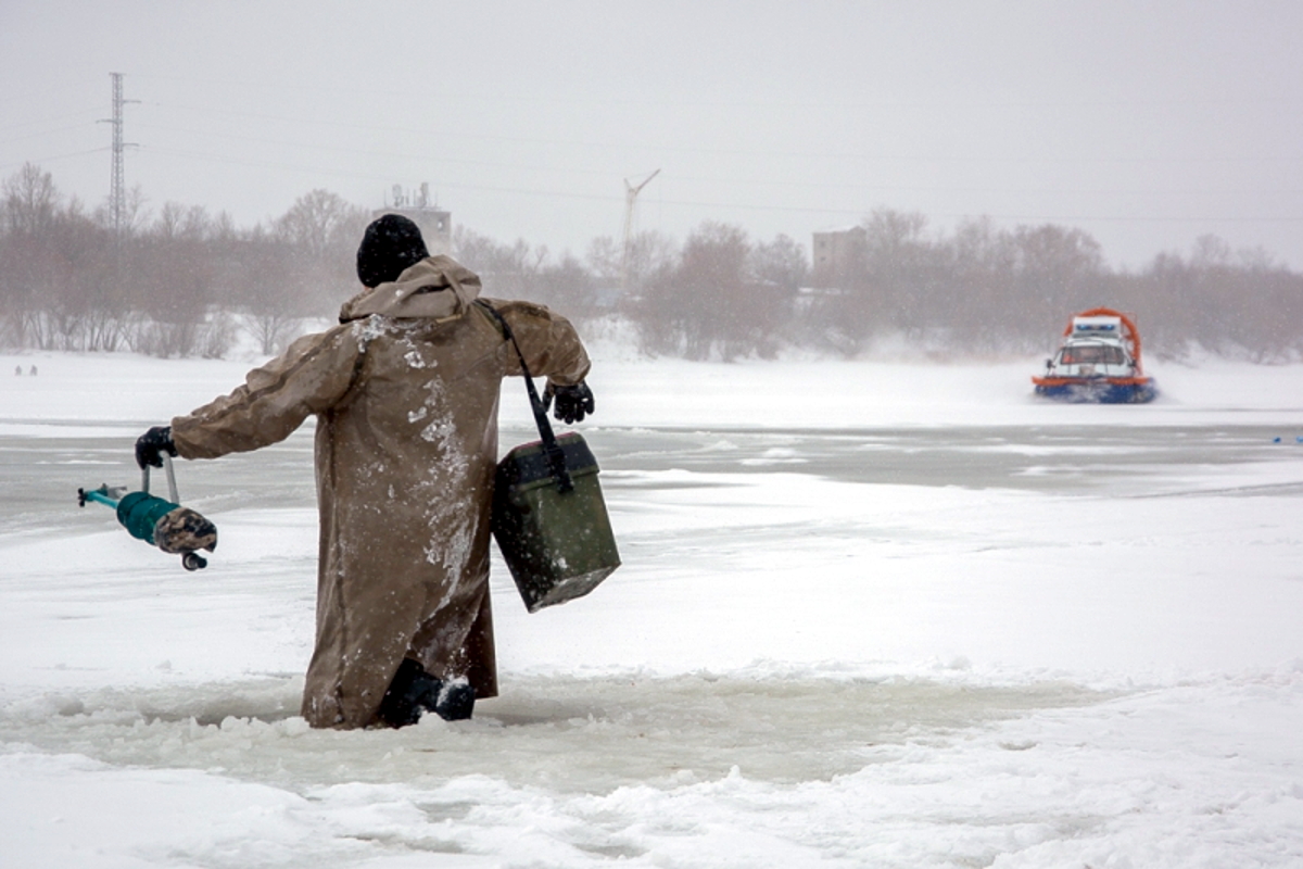 В Тверской области рыбаки рискуют жизнью, выходя на неокрепший лёд