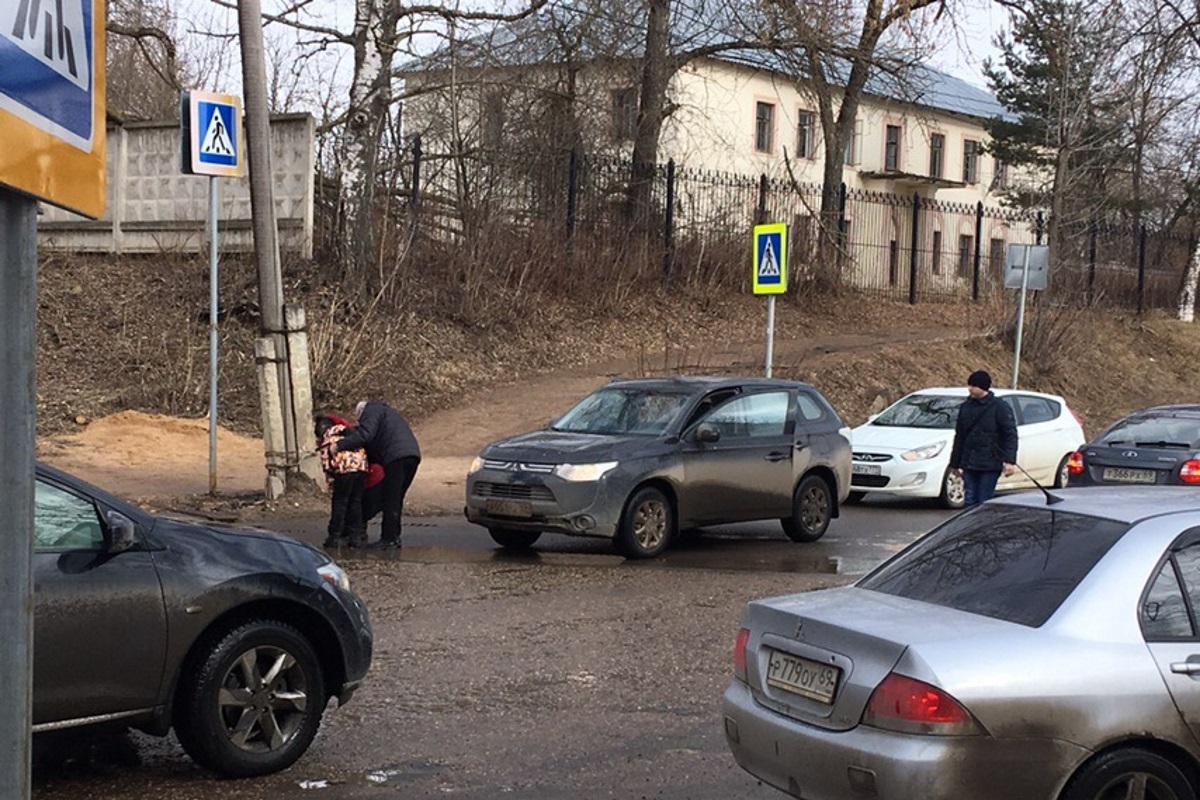 В Тверской области водитель, сбивший ребенка на пешеходном переходе, привлечен к административной ответственности