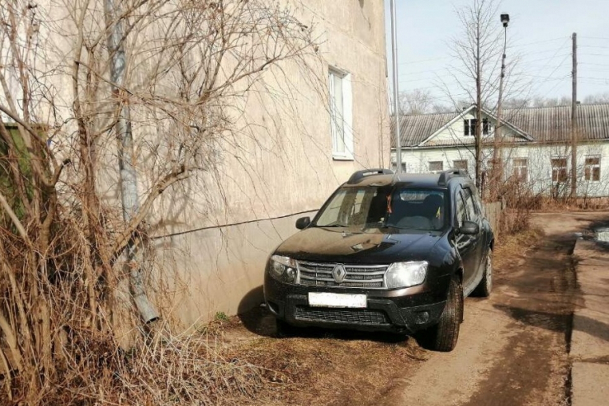 В Тверской области 20-летний рецидивист угнал Renault Duster у собственного отца-пенсионера