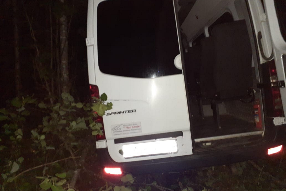В Тверской области микроавтобус съехал в кювет: пострадали три пассажира