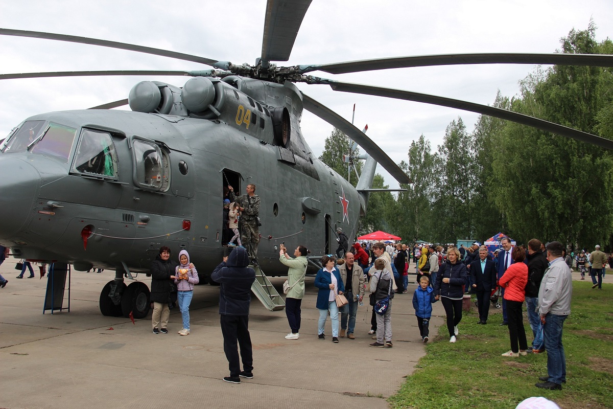 В Торжке отпраздновали 40-летие Центра боевого применения и переучивания летного состава Минобороны РФ
