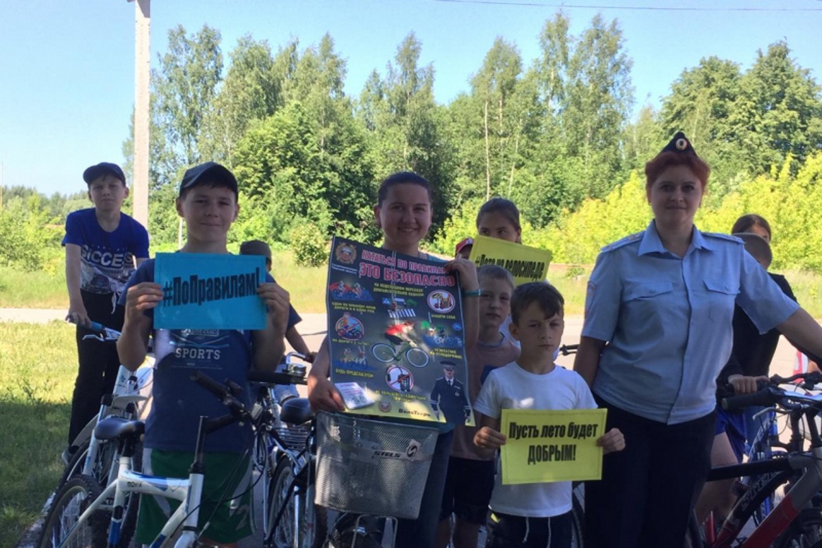 В Тверской области сотрудники ГИБДД обучили детей самым необходимым жестам