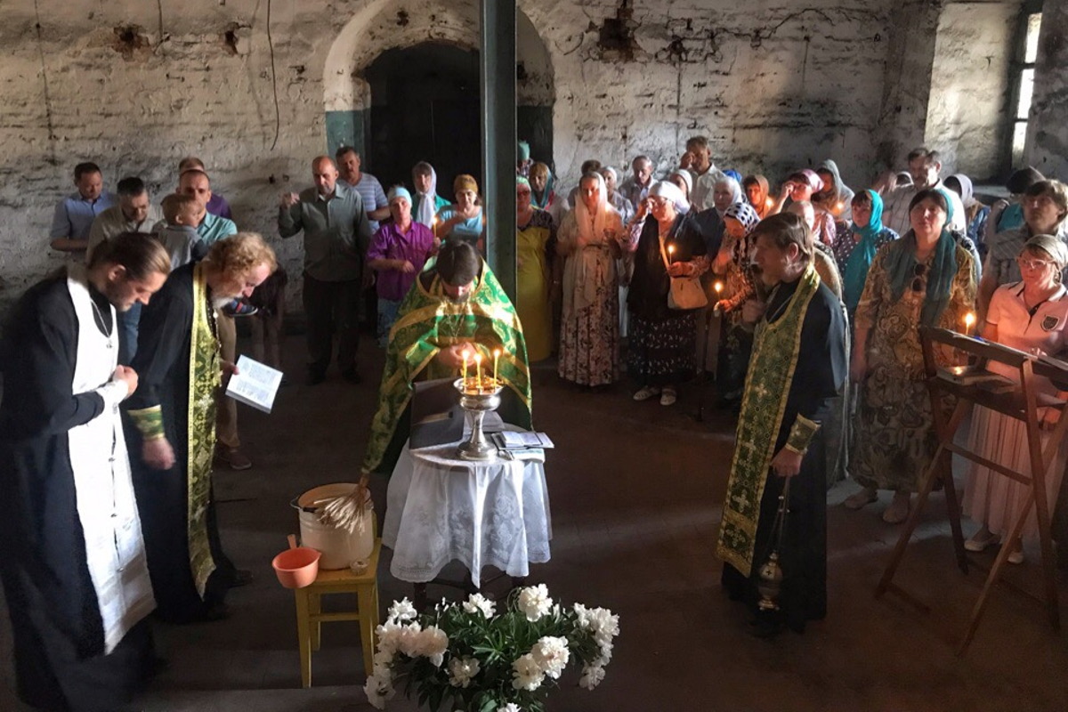 В Тверской области впервые за 95 лет провели молебен в древнем мужском монастыре