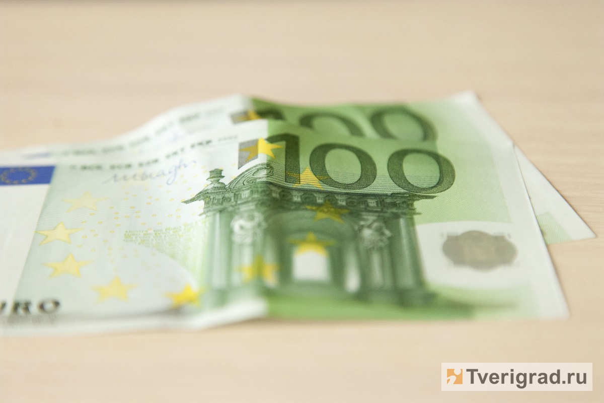 Эксперт объяснил причины резкого скачка курса евро