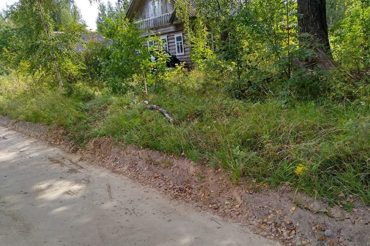 В Тверской области мужчина погиб, протаранив на внедорожнике дом