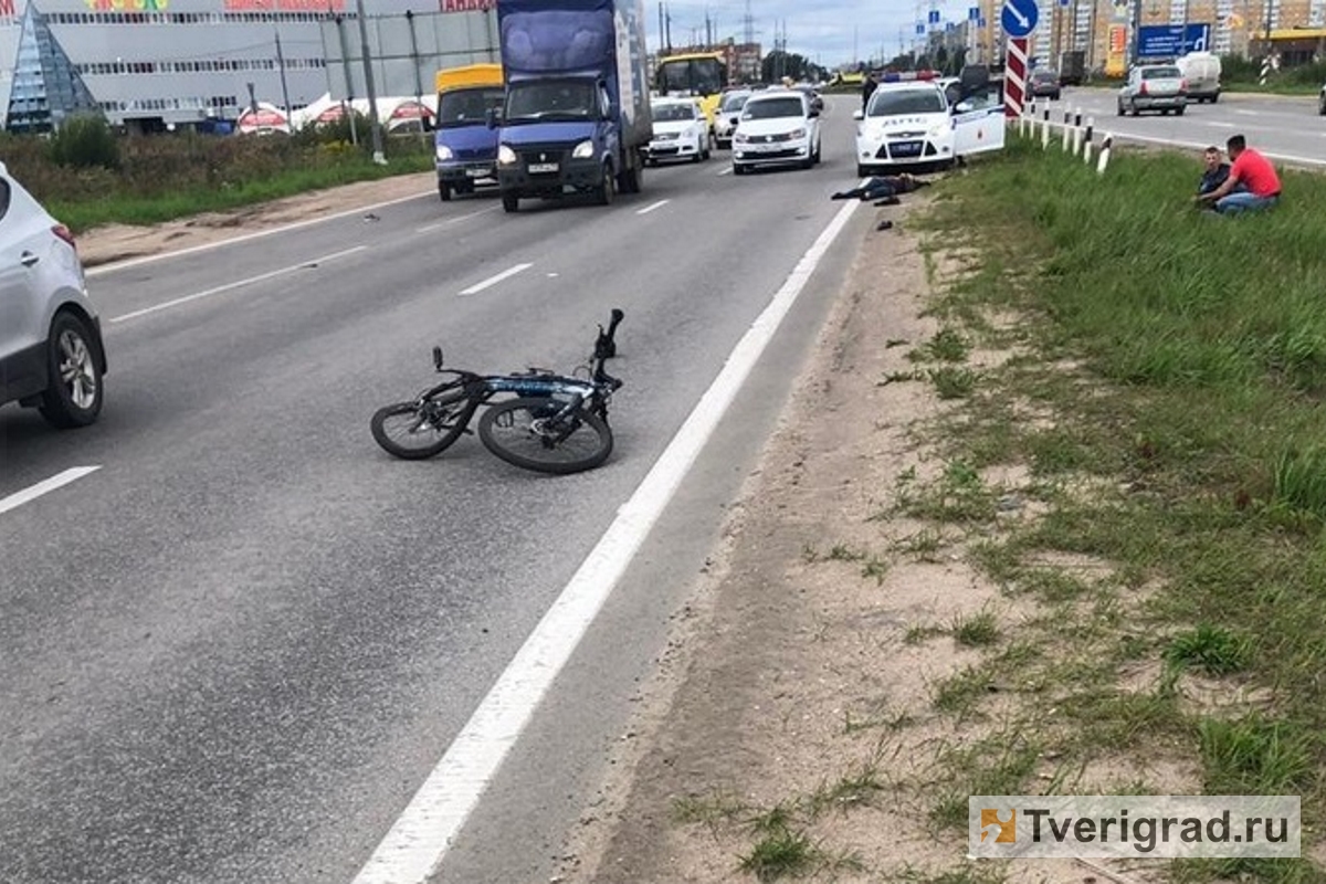 В больнице скончался велосипедист, получивший тяжелые травмы в столкновении с мотоциклистом в Твери