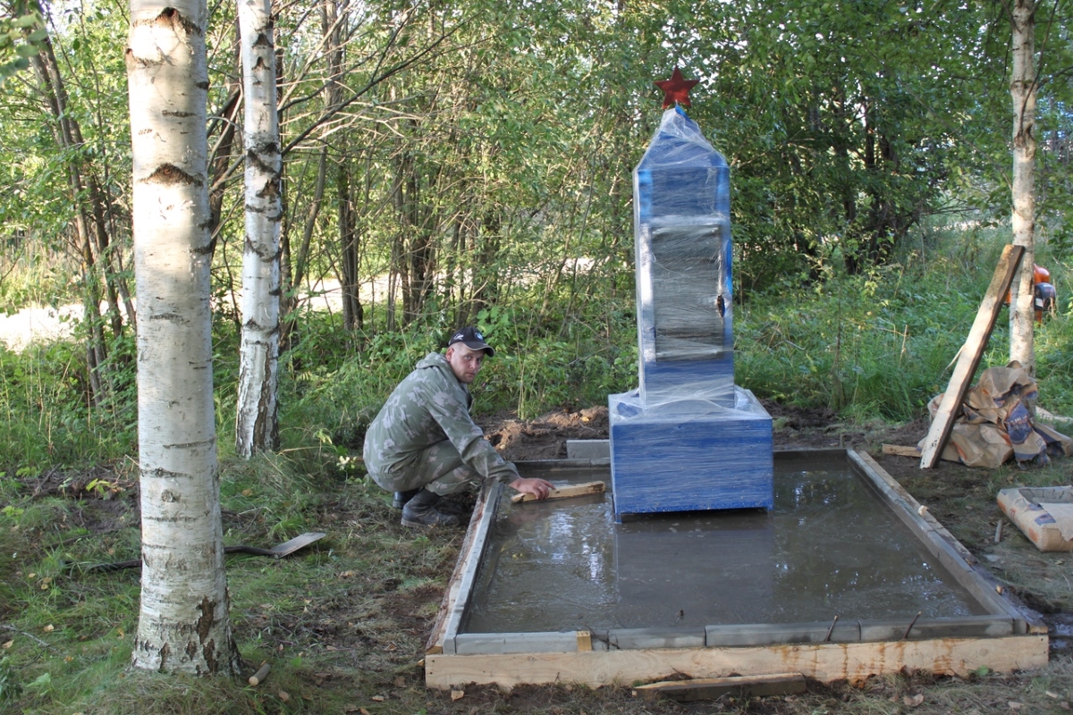 В Тверской области в память о сбитом в войну самолёте активисты установили стелу