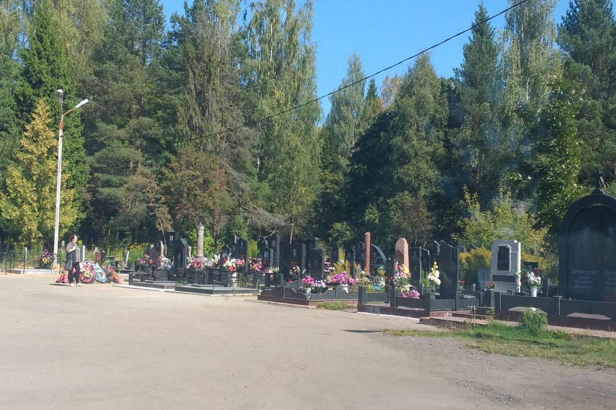 Помойка на Дмитрово-Черкасском кладбище