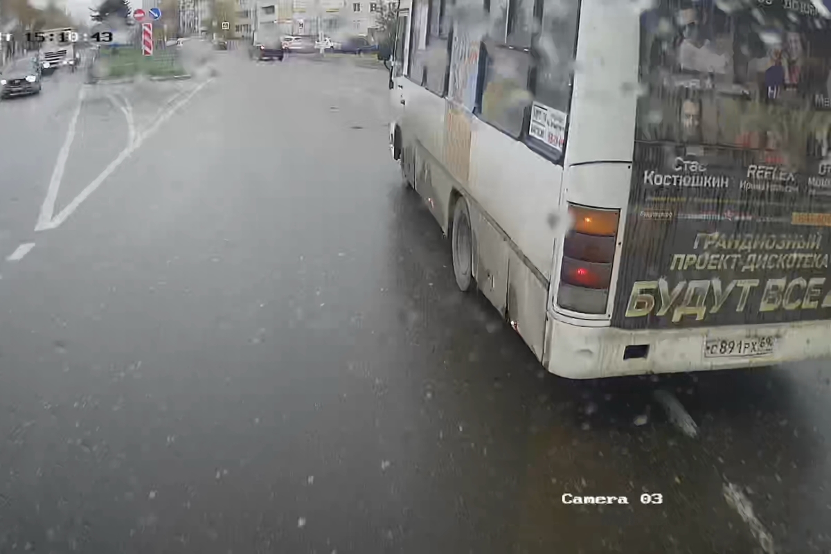 В Твери маршрутчик инсценировал столкновение с автобусом, обидевшись на пассажиров