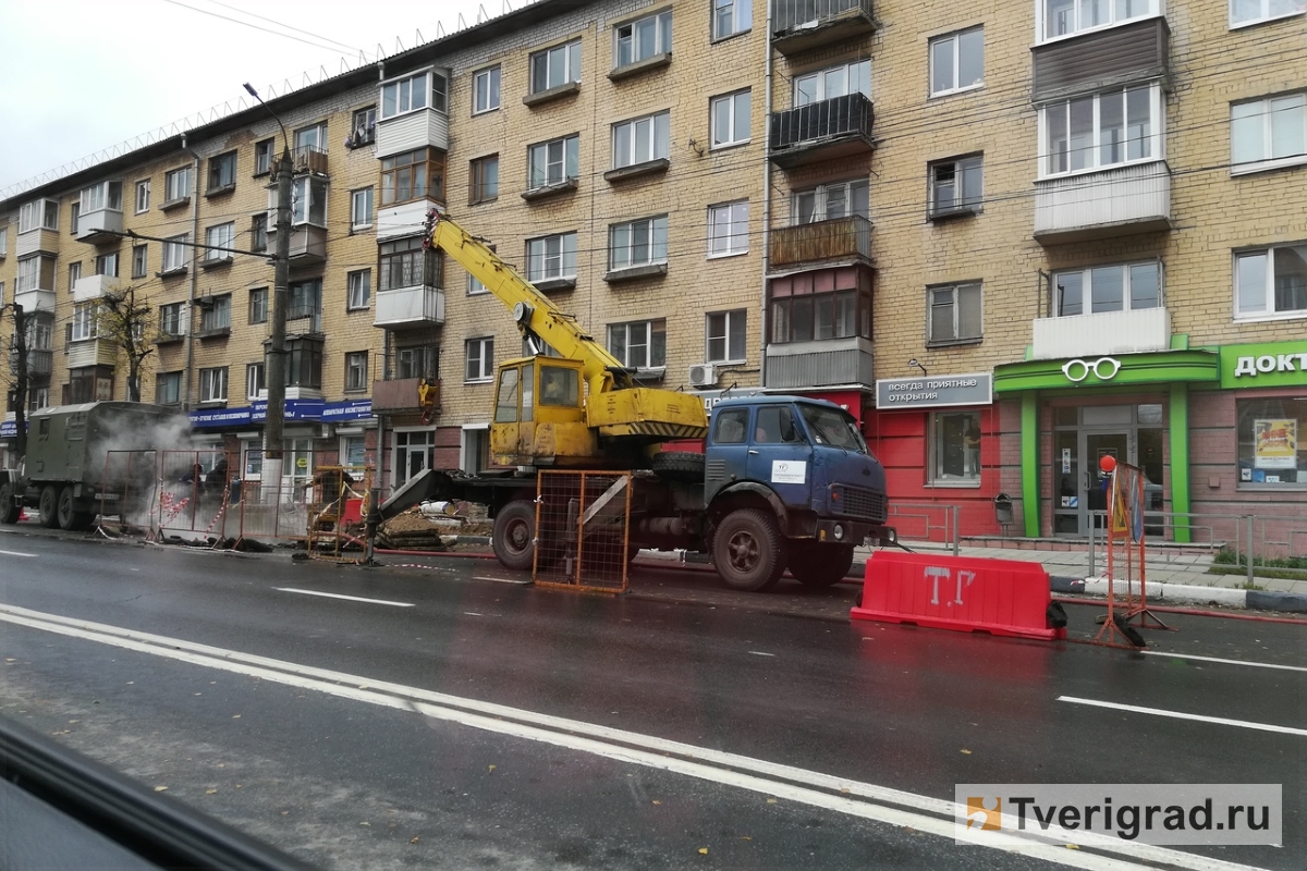 В Твери на Волоколамском проспекте из-за ремонта теплосетей перекрыли часть дороги
