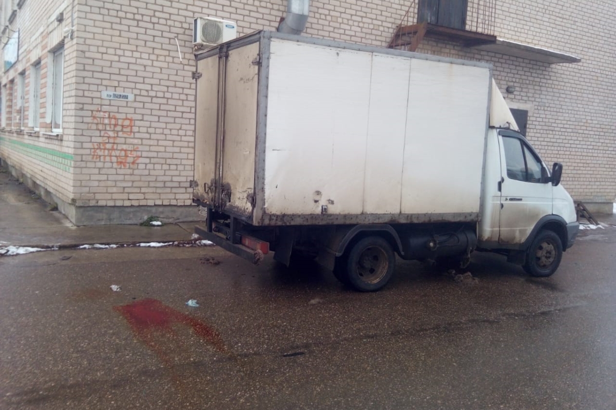 В Тверской области водитель «Газели» сбил пешехода, сдавая задним ходом