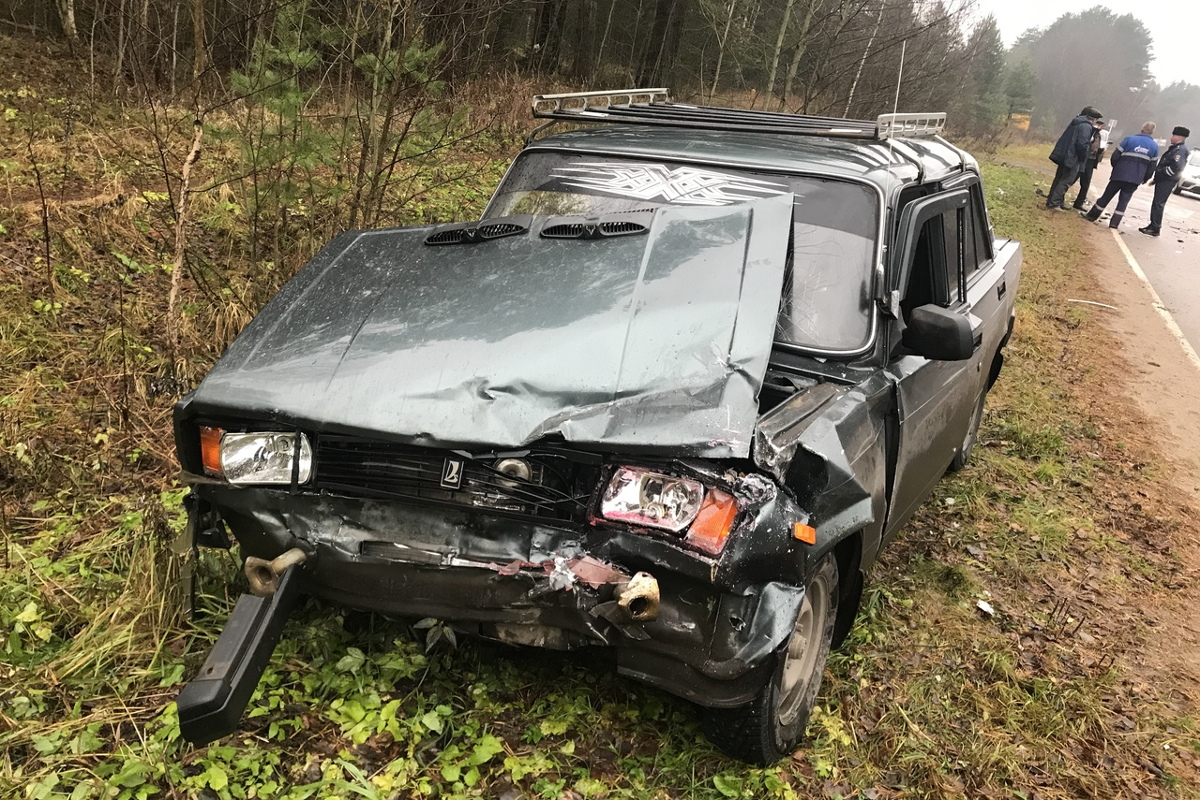 В Тверской области водитель получил травмы в лобовом ДТП