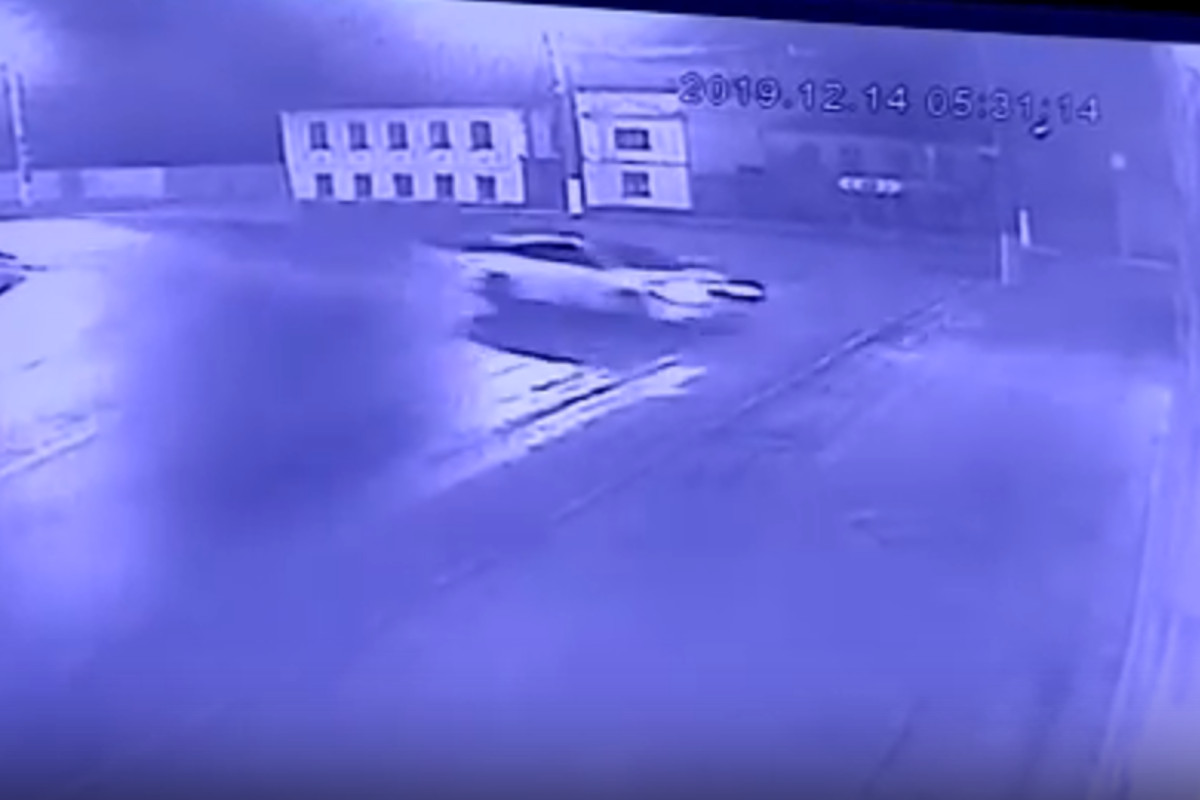 Скорость без вариантов: появилось видео столкновения автомобиля Lexus с соборной мечетью в Твери