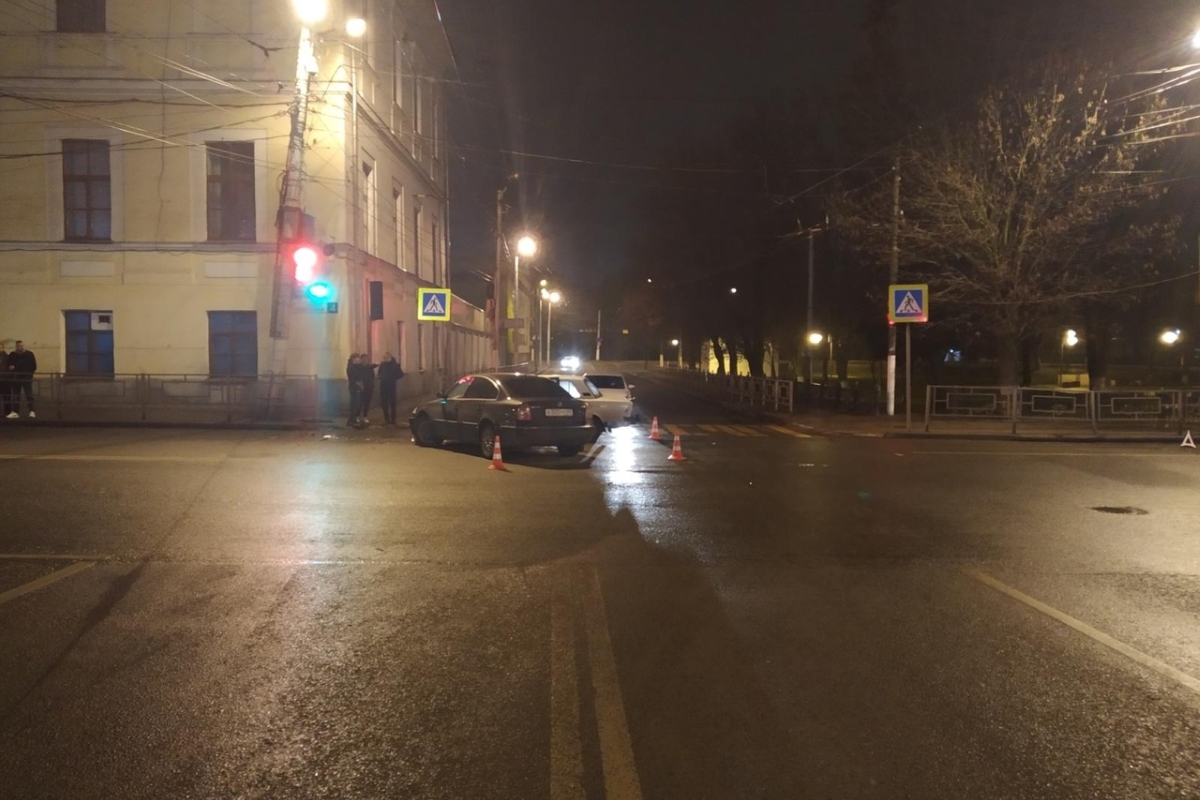 Две девушки пострадали в ДТП с участием иномарки и отечественного авто в Твери