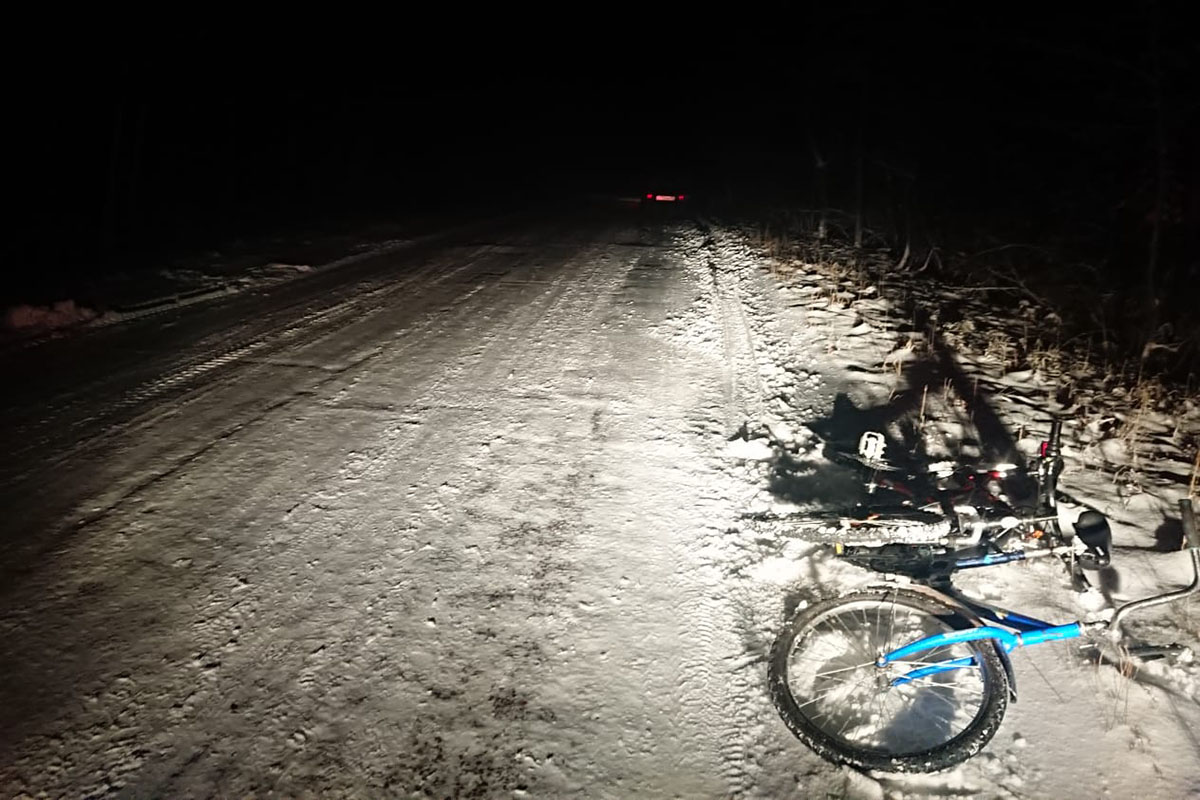 В Тверской области машина сбила двух велосипедистов: 15-летняя девочка в тяжёлом состоянии