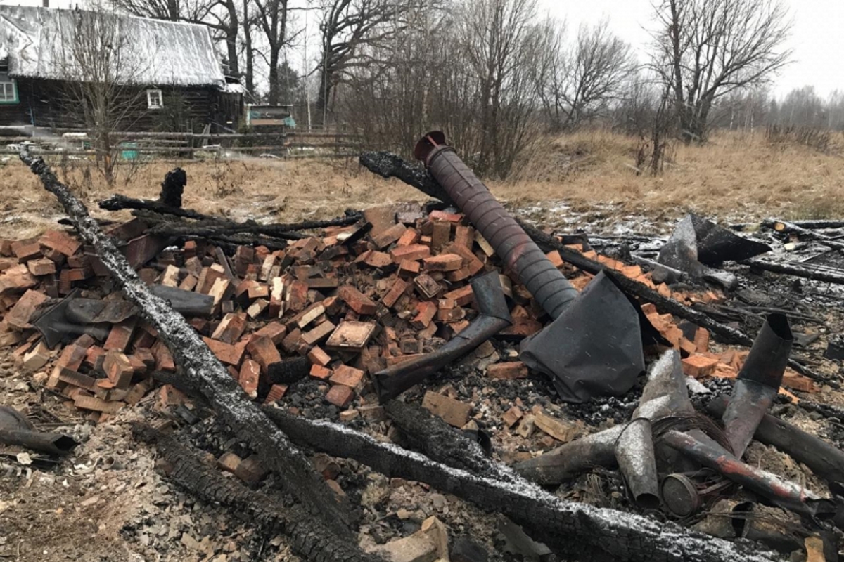 В Тверской области мужчина поссорился с односельчанином и поджёг недругу дом