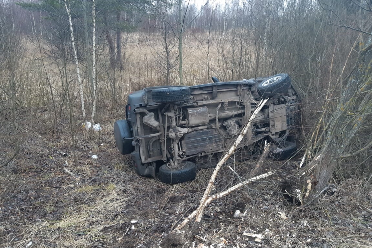 По Тверью внедорожник вылетел в кювет, есть пострадавший