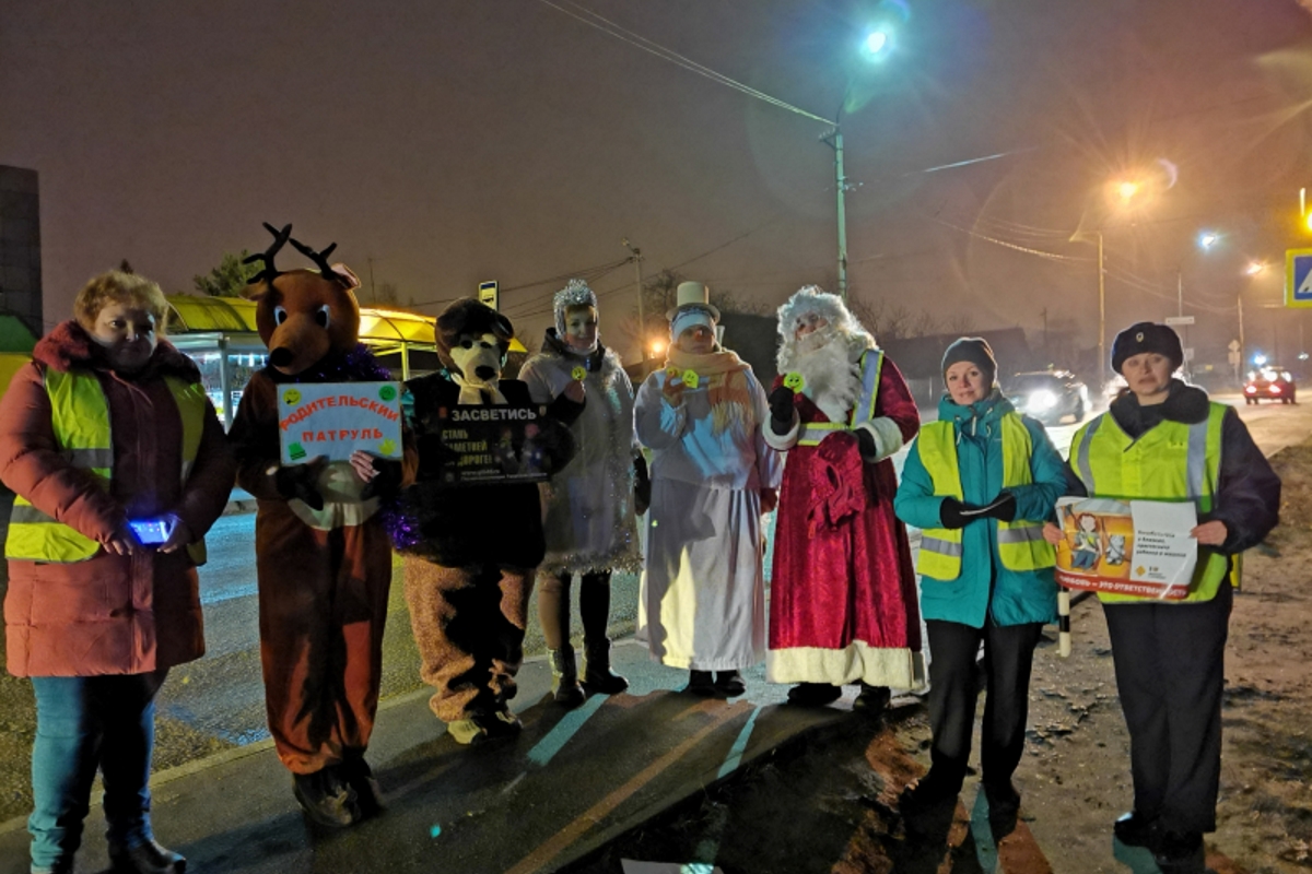 Полицейский Дед Мороз зарядил новогодним настроением водителей Конаково