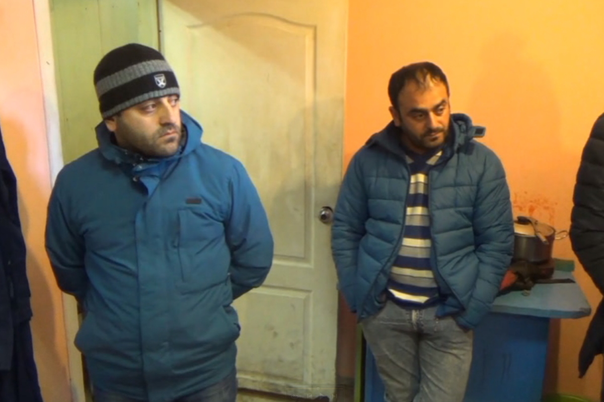 В Твери сотрудники ФСБ поймали азербайджанцев, промышлявших палёным алкоголем