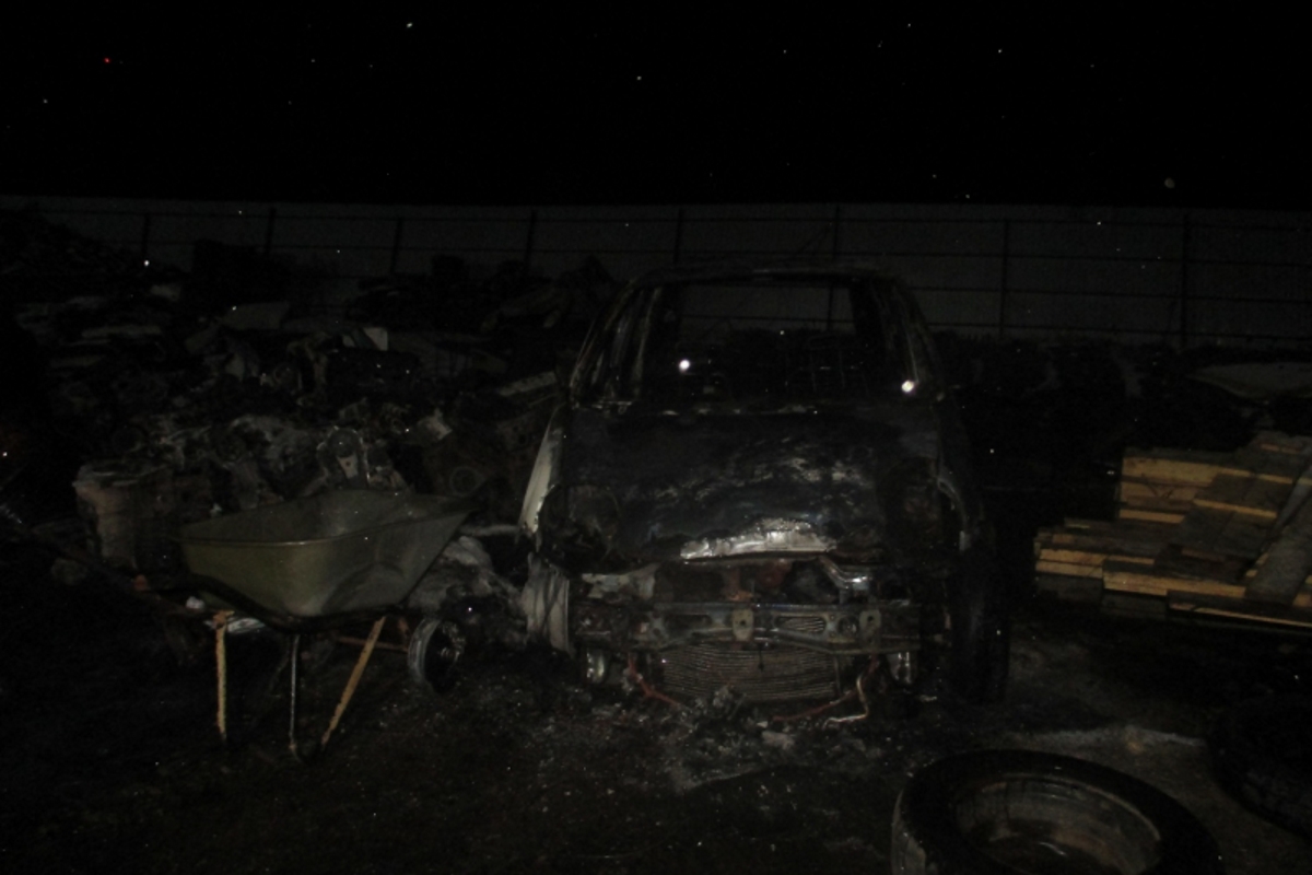 В Тверской области из-за мести два уголовника сожгли склад с машиной и запчастями
