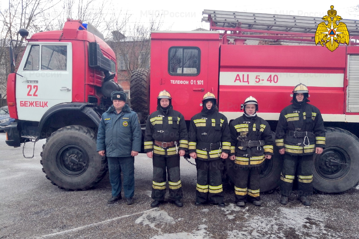 В Тверской области спасатели помогли вызволить из «плена» двух маленьких детей