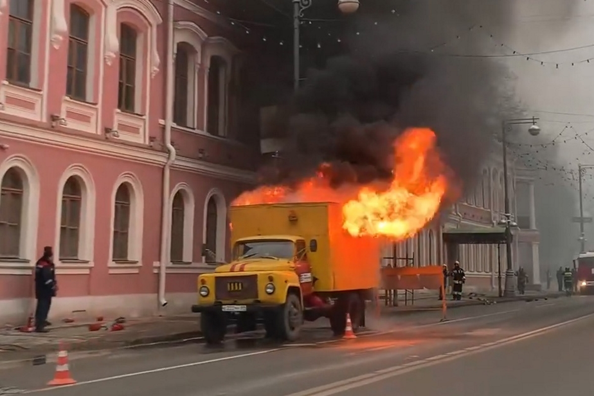 Пострадавший на пожаре перед Путевым дворцом работник «Тверь водоканала» госпитализирован с тяжелыми травмами