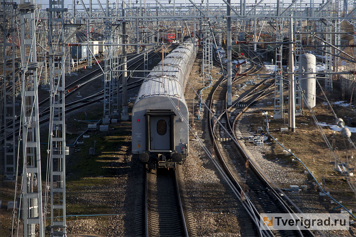 РЖД отменяет несколько поездов, курсирующих через Тверь