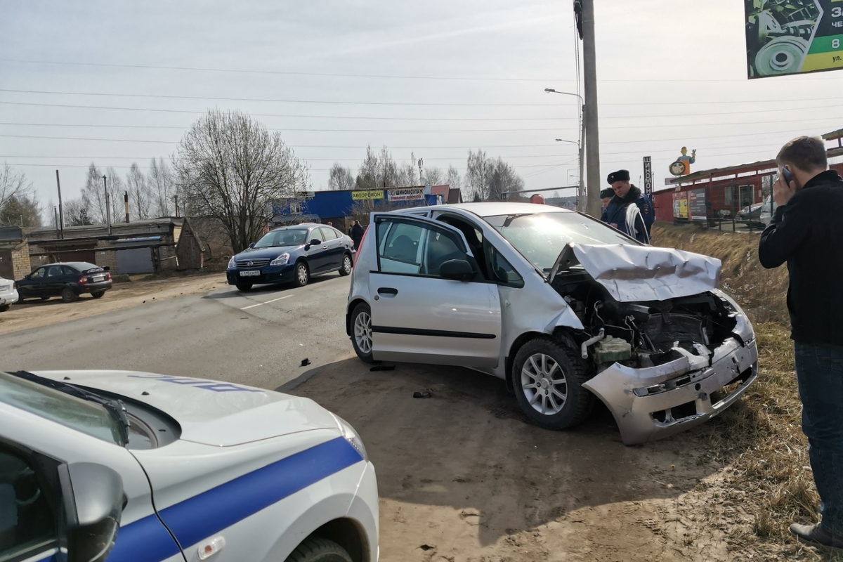 В Конаково пьяный водитель протаранил ехавший впереди автомобиль