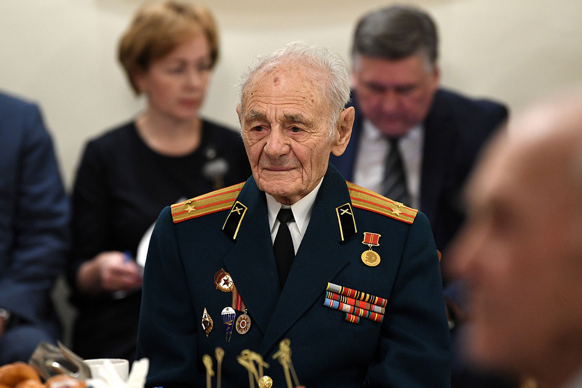 В Твери ветеран ВОВ Ашот Оганесов отмечает 97-й день рождения