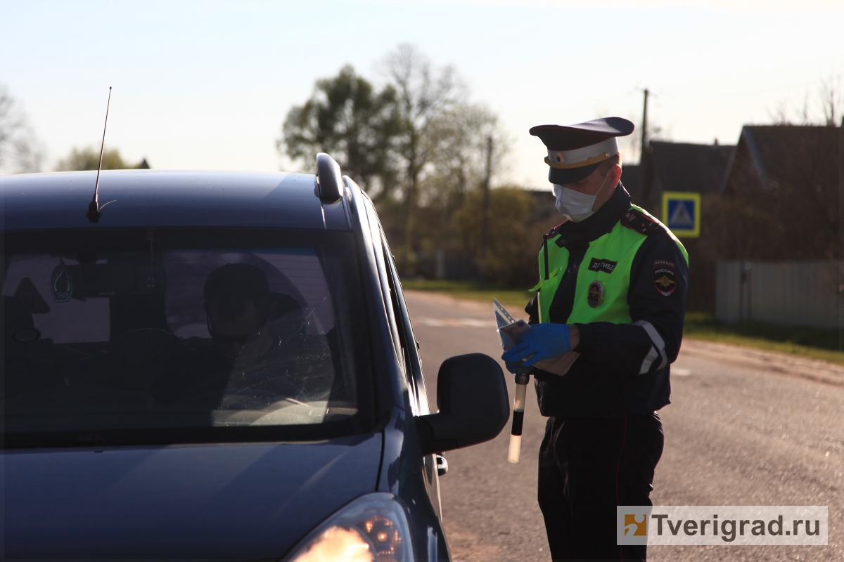 В Тверской области будут судить водителя, который угрожал сотруднику ГИБДД пистолетом