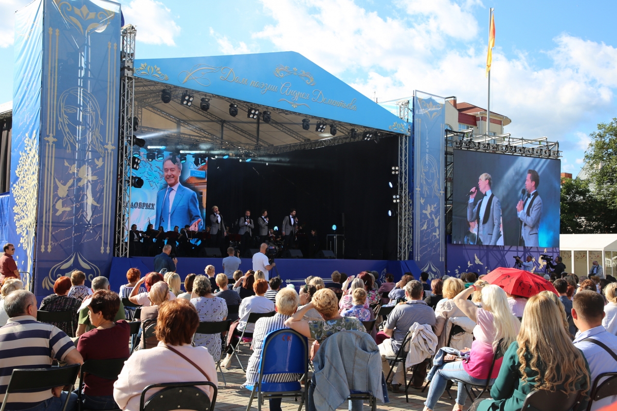 Дементьев Фест 2020: в Твери прошел первый в России концерт на открытом воздухе после пандемии