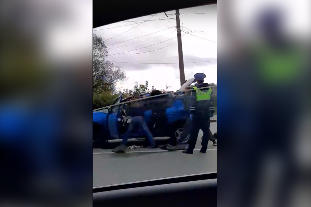 В Твери гаишники задержали пьяного водителя, спящего в иномарке на проезжей части