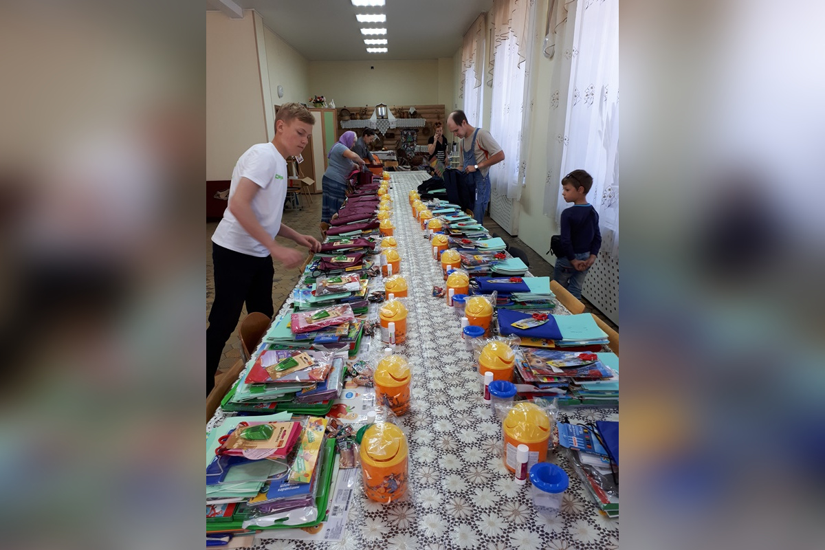 Во время благотворительной акции в Твери собрали 300 школьных наборов для детей из малообеспеченных семей