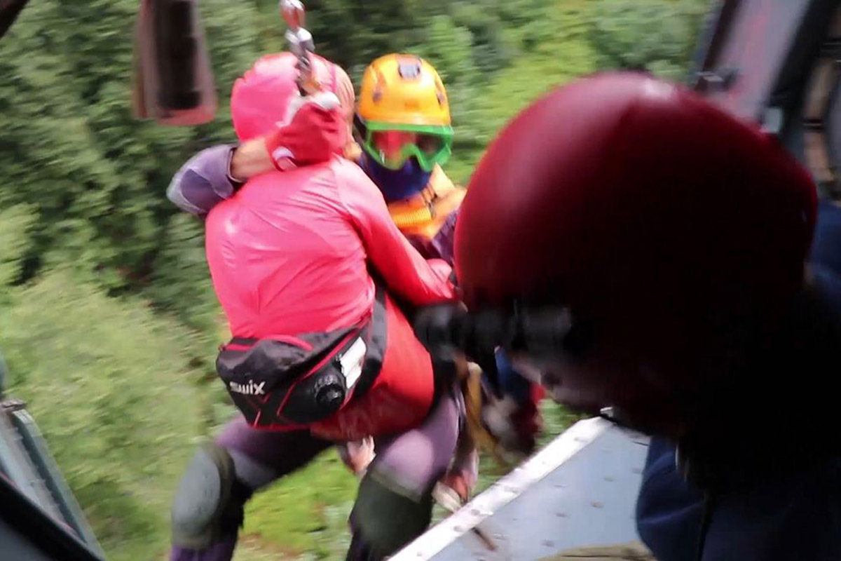 Опубликовано видео спасения детей из Твери, заблудившихся в горах неподалёку от Сочи