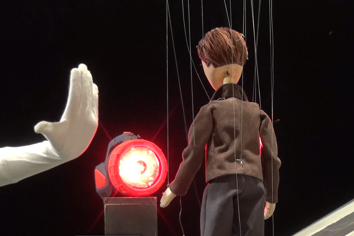 В Твери транспортная полиция и Театр кукол сняли необычный ролик для детей