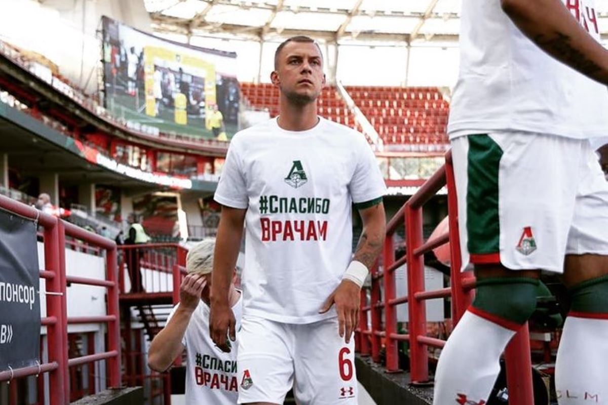 Футболист сборной России рассказал, как спас отца в  Твери от голодной смерти