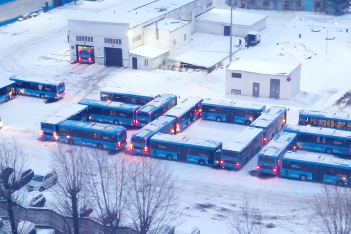 Водители поздравили жителей Тверской области с Новым годом, выстроив автобусы цифрой «2021»
