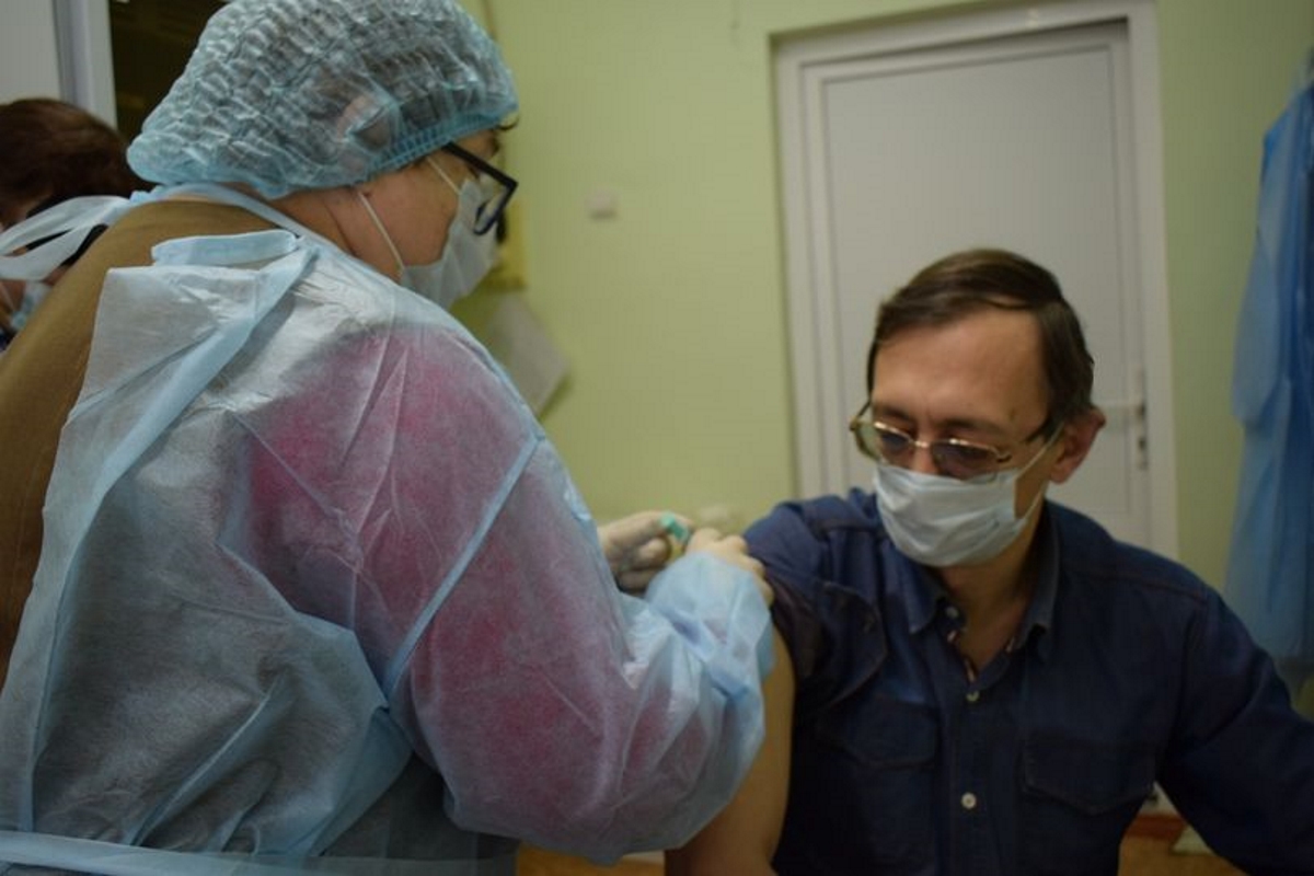 Глава района Тверской области Олег Дубов рассказал, как перенёс прививку от COVID-19