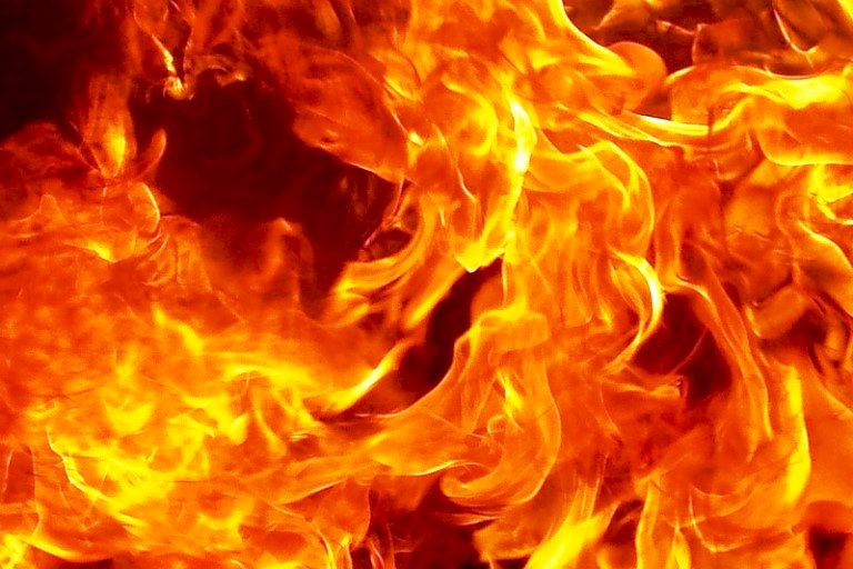 В Тверской области женщина сгорела при пожаре в доме