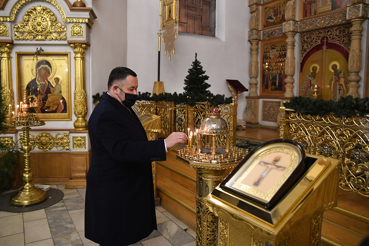 Губернатор Тверской области встретил Рождество вместе с прихожанами Воскресенского кафедрального собора
