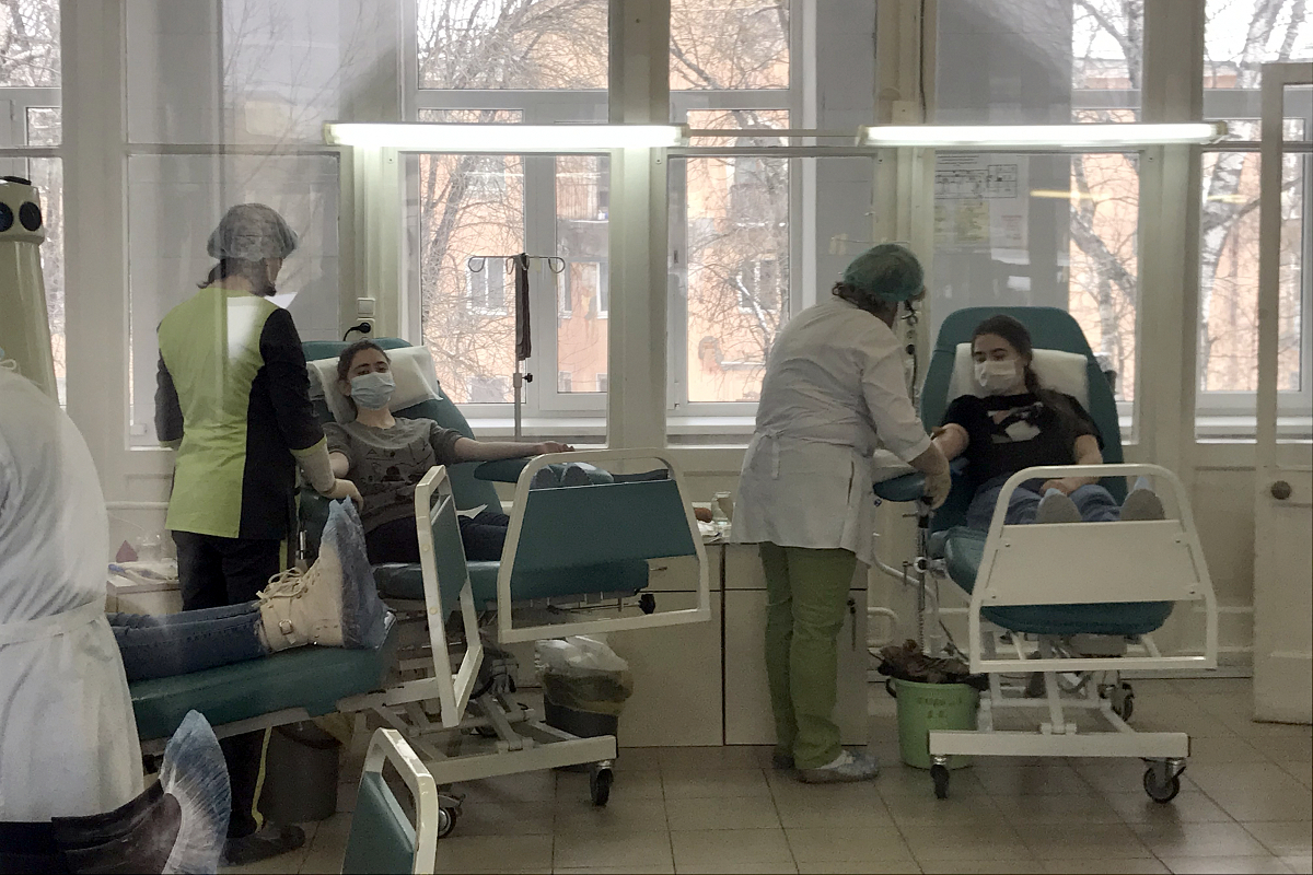 В Тверской области доноры сдали 16 литров антиковидной плазмы