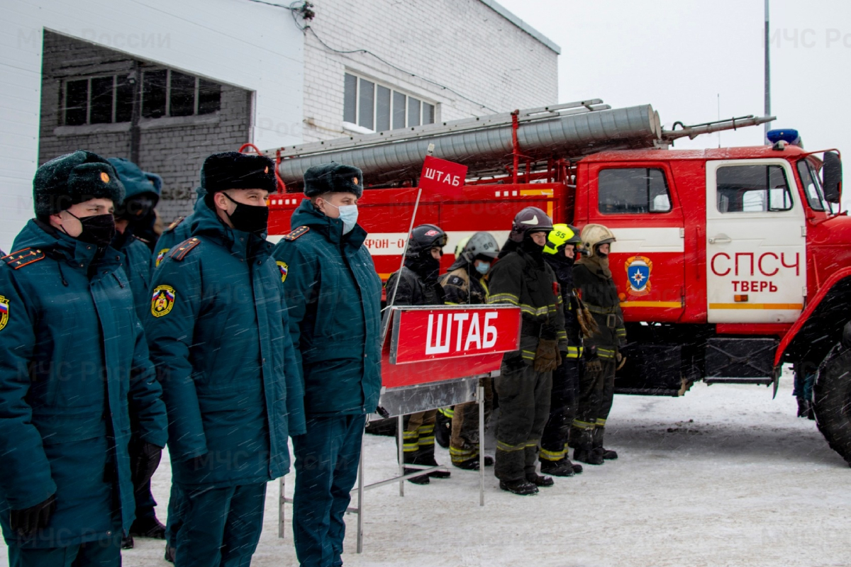 В Твери спасатели потушили «горящий» автобусный парк
