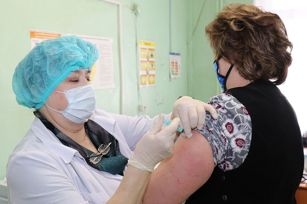 Свыше 45 тысяч жителей Тверской области получили вакцину от COVID-19