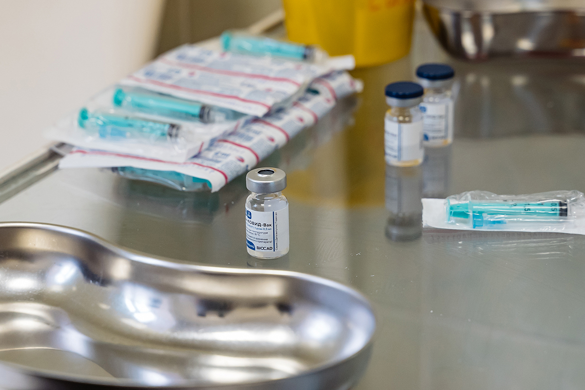 Ещё более тысячи жителей Тверской области получили вакцину от коронавируса