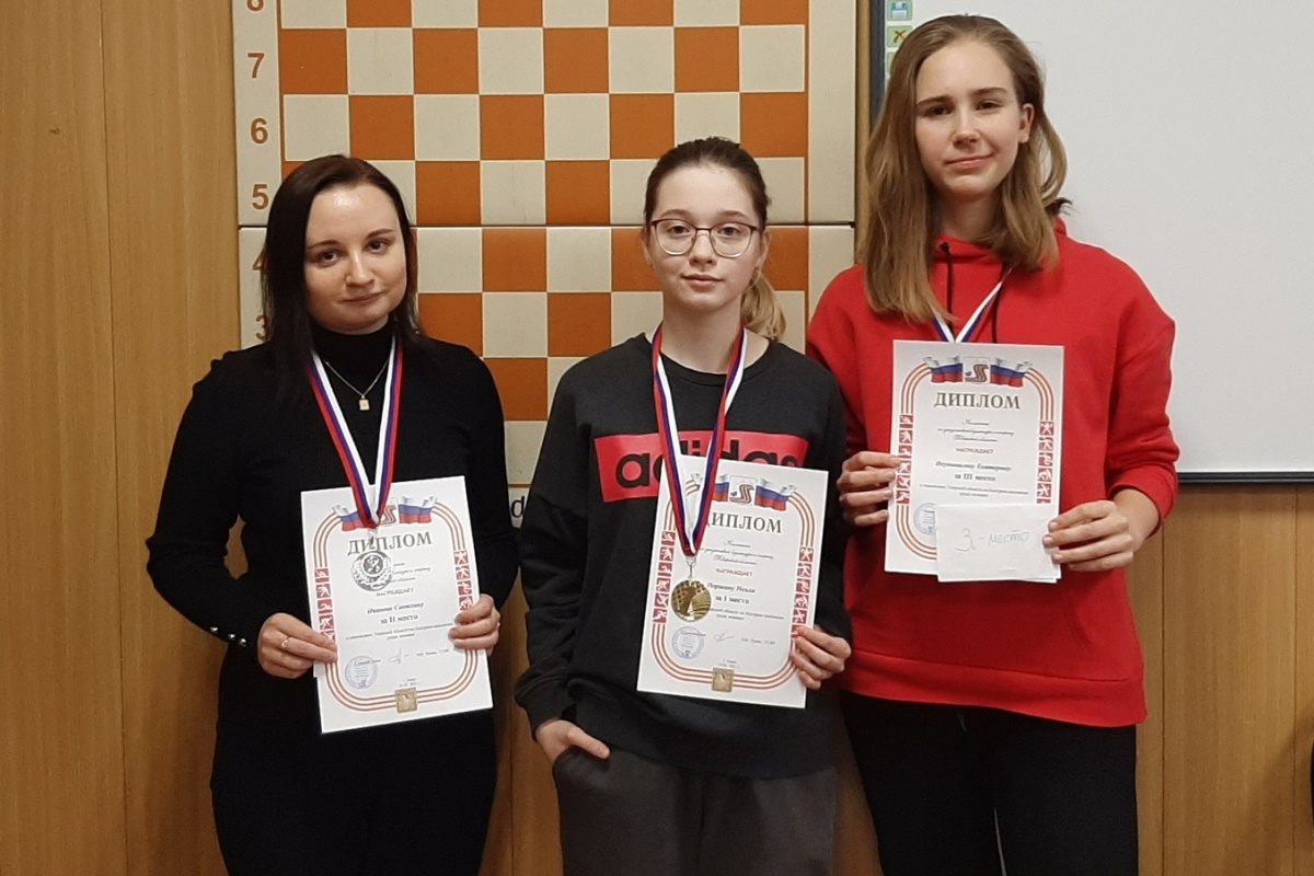 Девятиклассница из Твери стала абсолютной чемпионкой области по шахматам среди женщин