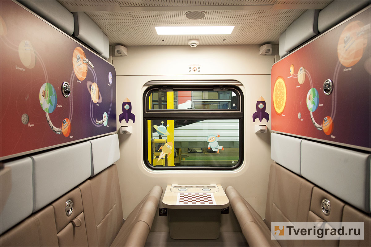 Инновационные двухэтажные вагоны из Твери вошли в состав нового двухэтажного поезда